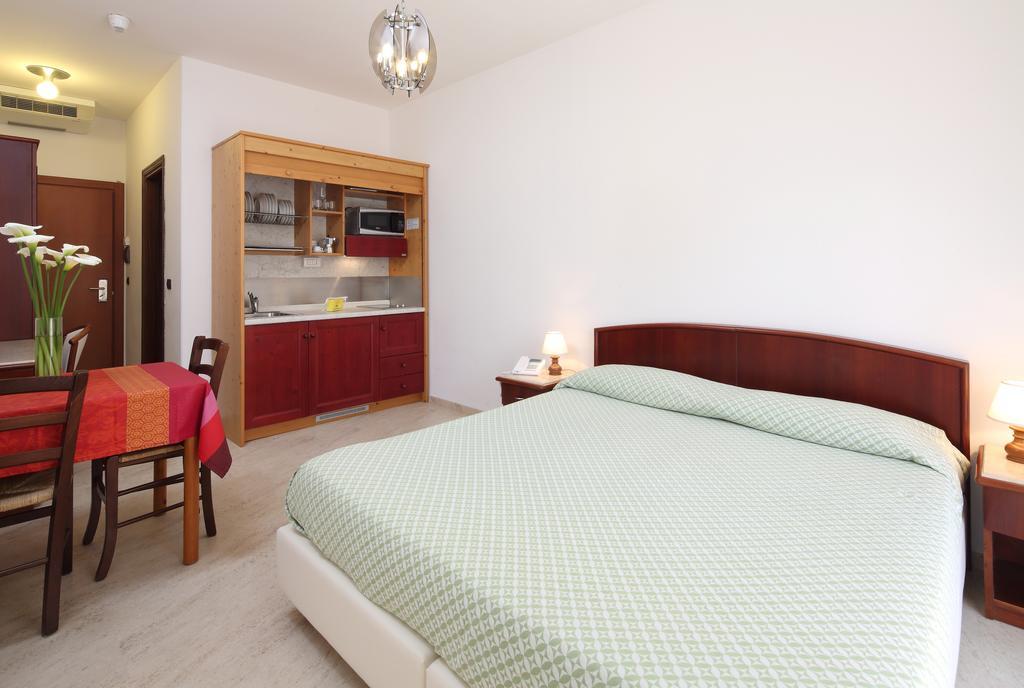 Residence Hotel Kriss Дейва-Марина Екстер'єр фото